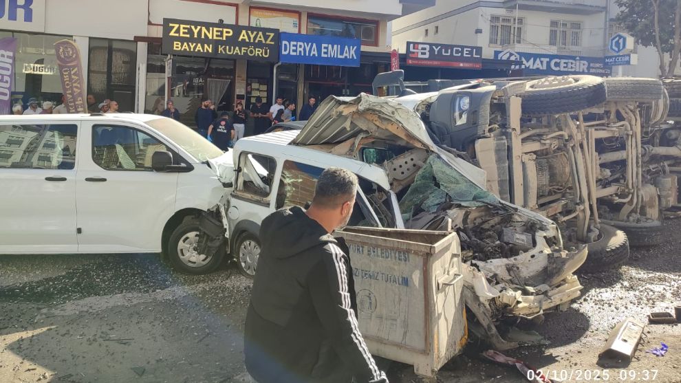 Paşaköşkü'nde Dehşet Anları! Kamyon Yan Yattı.