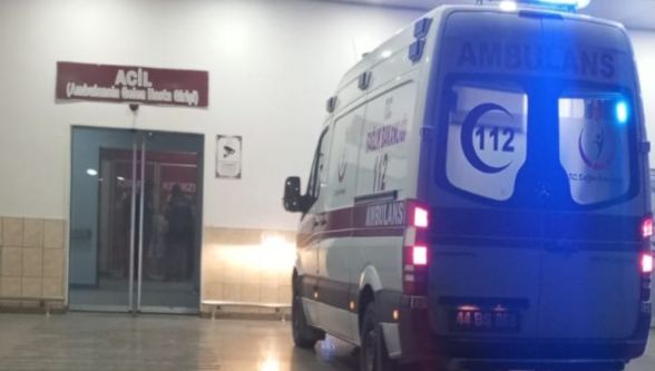 2 Kişi Bıçakla Yaralandı, Şüpheliler Kaçtı