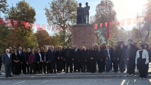 Barış Yıldız: "Atatürk Anıtı'ndaki Eksik Bayrak Figürü Onarılmalı"