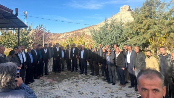 MHP Malatya'da Kapı Kapı Dolaşıyor: Huzur ve Birlik Mesajları Verildi.