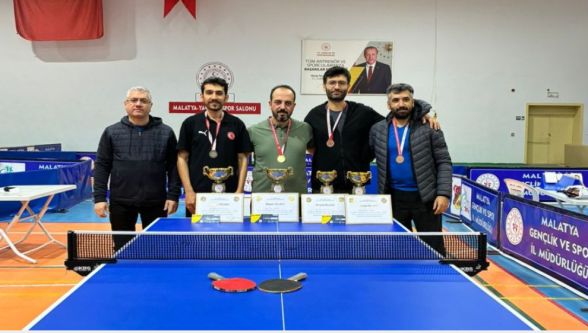 Öğretmenler Raket Salladı!