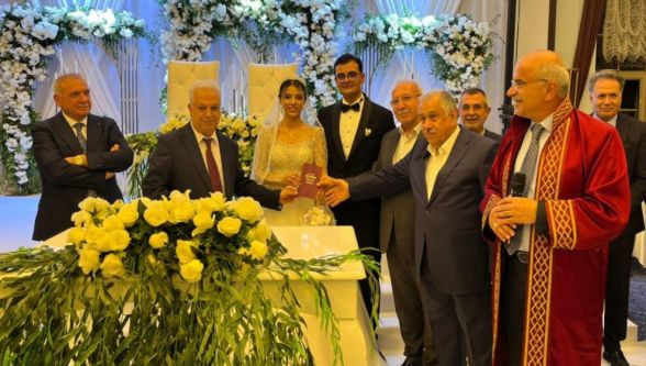 Özdemir ve Barutcuoğlu Aileleri Mutlu Günde Buluştu 