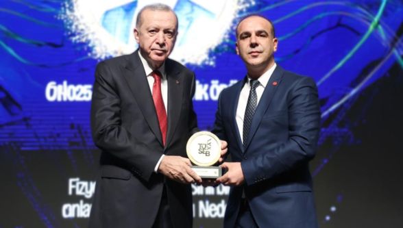 Prof. Dr. Tekin, TÜSEB Teşvik Ödülünü Erdoğan'dan Aldı