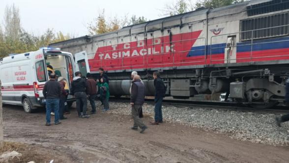 Yük Treni Kazası: Raylara Düşen Bir Kişi Yaralandı