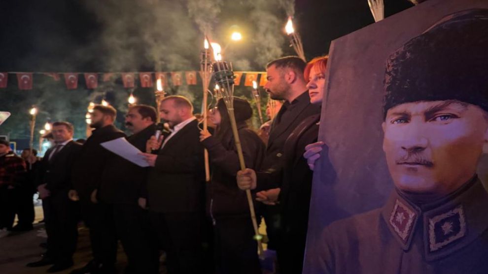 CHP Örgütü Atatürk Anıtı Önünde Toplandı