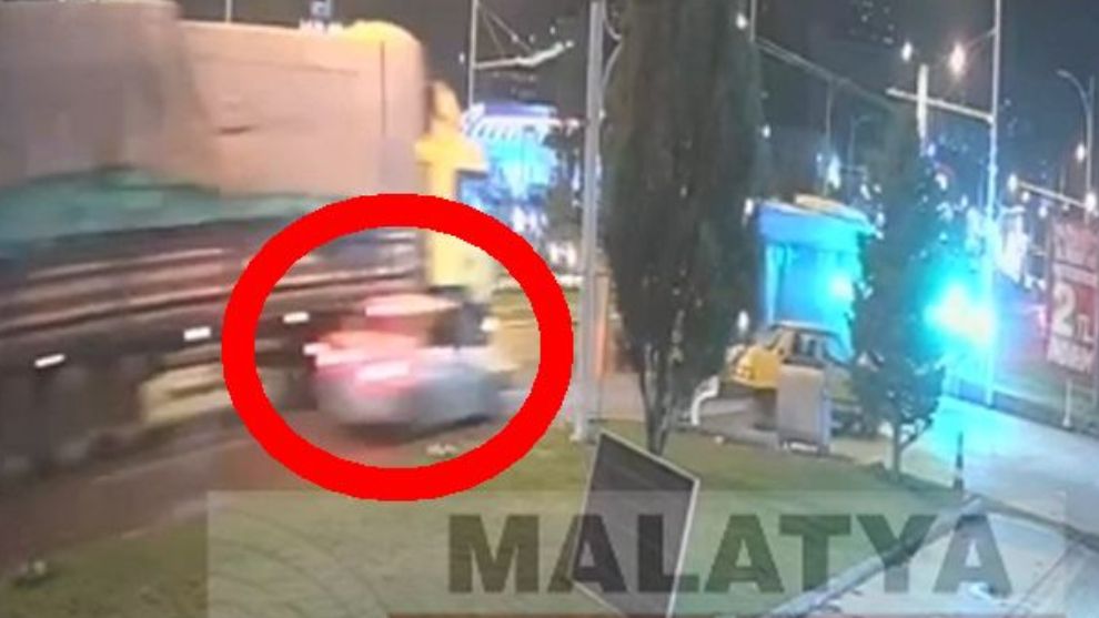 Dehşet Anı Kameraya Yansıdı: 2 Ölü, 3 Yaralı