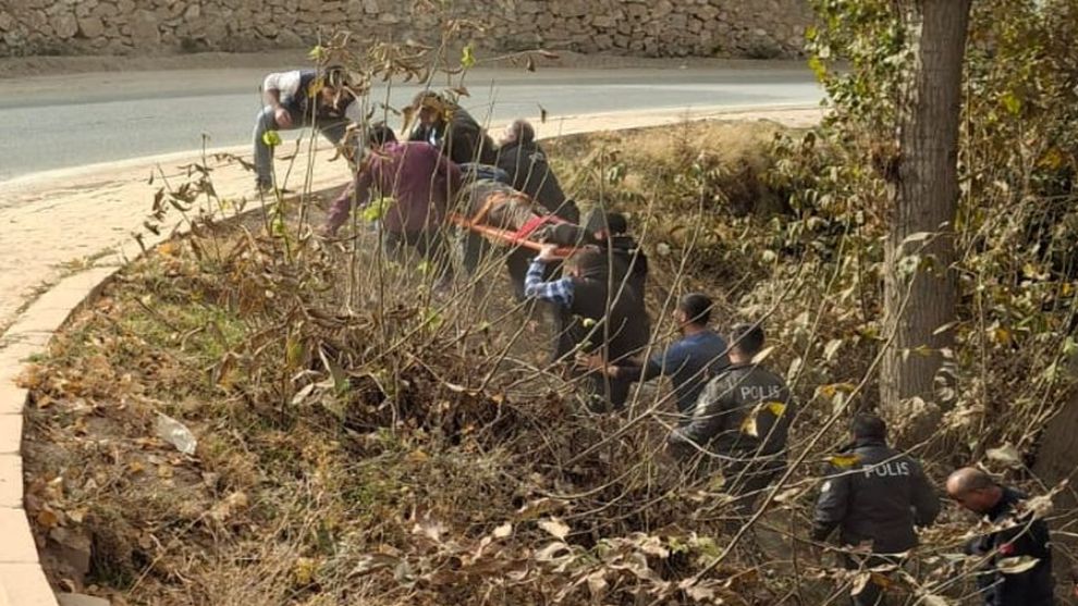 Malatya'da Korkutan Kaza: Minibüs Şarampole Yuvarlandı