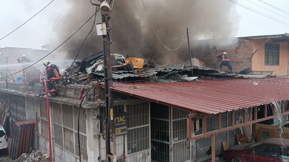 Sanayi Sitesi Alev Aldı!