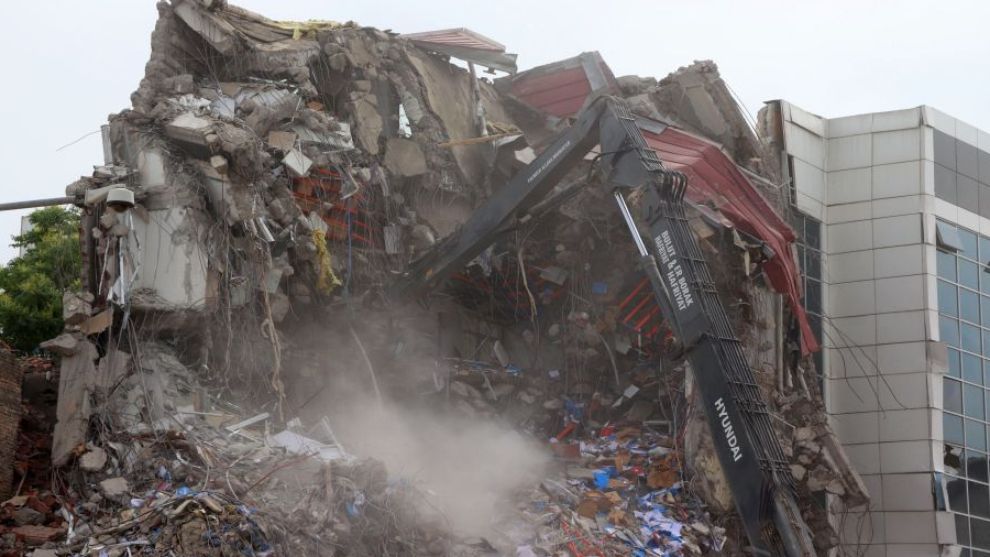 Yeşilyurt'ta 6 Ayda Tüm Orta ve Ağır Hasarlı Binalar Kaldırılacak