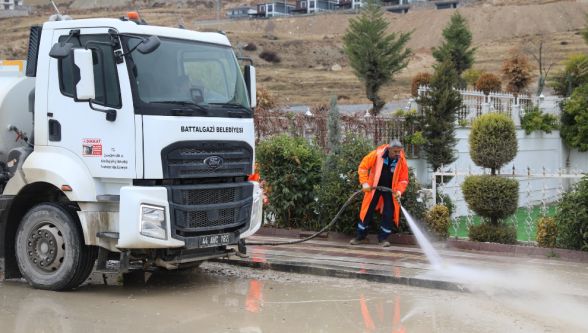 Battalgazi Belediyesi'nden Pınarbaşı Göleti Çevresinde Kapsamlı Temizlik