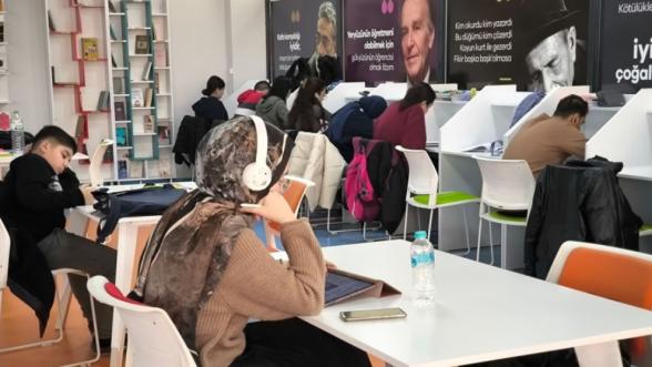 Gençler İçin Kütüphane Artık "Çilesiz"