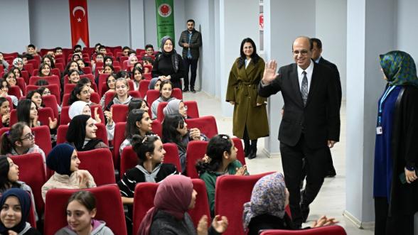 "Günümüzün risklerine karşı bilinçlenmelerine destek sunuyoruz"