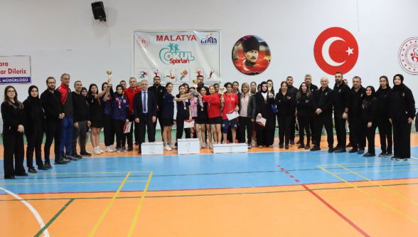Malatya Badminton İl Birincisi Metin Emiroğlu Anadolu Lisesi