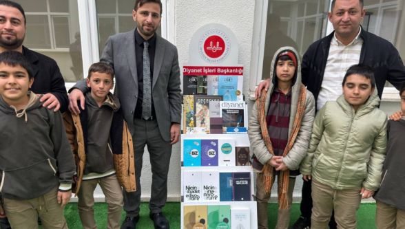 Müftülük, Doğanşehir'de Okullara Kitap Standları Kurdu