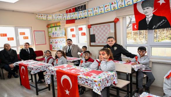 Sınıfta Sürpriz Misafir: Emniyet Müdürü