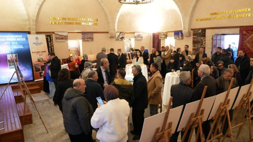 Battalgazi'nin Tarihi Dokusu Kadrajda: Tahtalı Hamam Müzesi'nde Sergi Açıldı