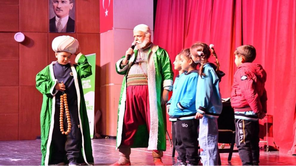Hacivat-Karagöz Geri Döndü: Yeşilyurt Çocuk Şenliği Kahkahaya Boğdu