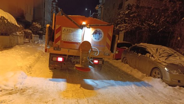 Buz patenine hayır, güvenli ulaşıma evet: Ekipler iş başında!
