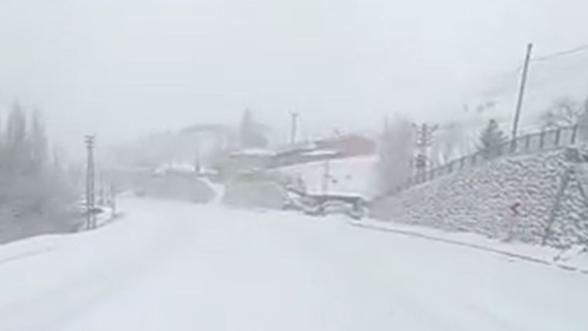 Malatya-Kayseri Yolunda Kar Mesaisi Aralıksız Sürüyor