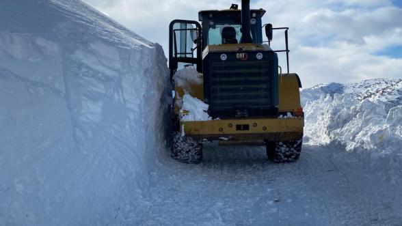 Malatya'da Kar 1 Adam Boyunu Geçti, İş Makineleri Sahada 