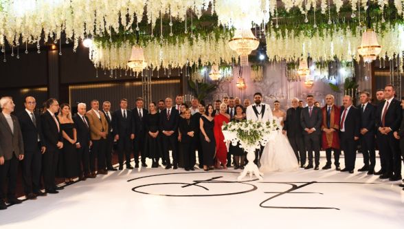 Özgür Özel, Ağbaba'nın Yeğeninin Düğününe Katıldı 