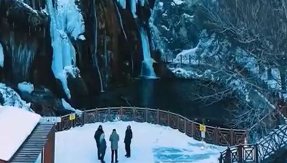  Şelale Değil Kış Masalı:  Günpınar'da Suyun Sesi Karın Beyazı!