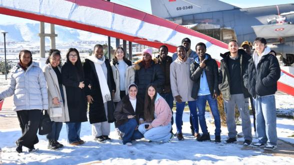 Yeşilyurt'ta kültür turu: Yabancı gençler müzeleri gezdi