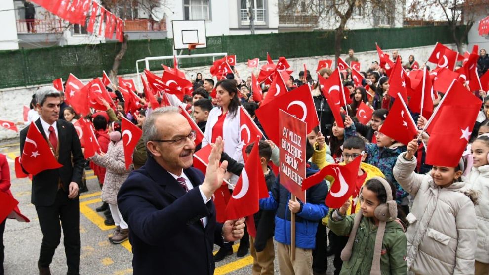 "Türk milletine ikincilik yakışmaz"