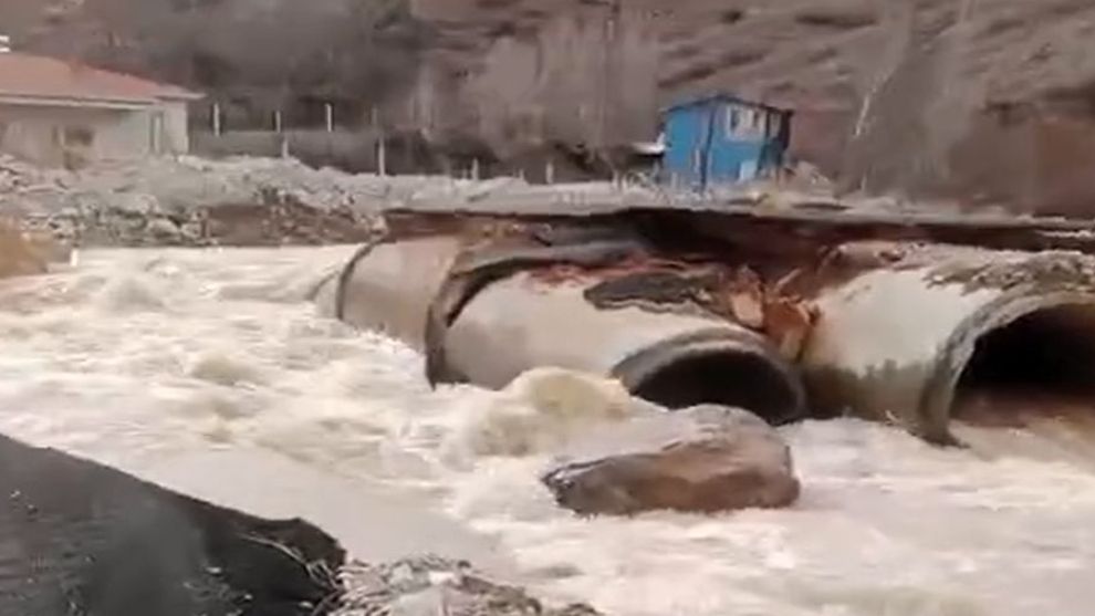 Yeşilyurt'ta Kar Erimesi Alarmı: İnekpınarı'nda Taşkın Meydana Geldi