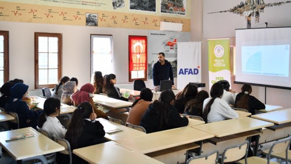Afet acılarının tekrarlanmaması için eğitimler sürüyor