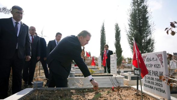 BBP Lideri Destici'den Malatya'da Şehitlik Ziyareti