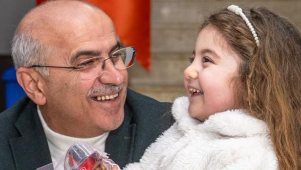 Elisa'nın Gülüşünde Açan Güller