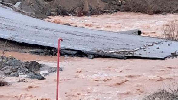 Hekimhan'da Sel Köy Köprüsünü Götürdü!..