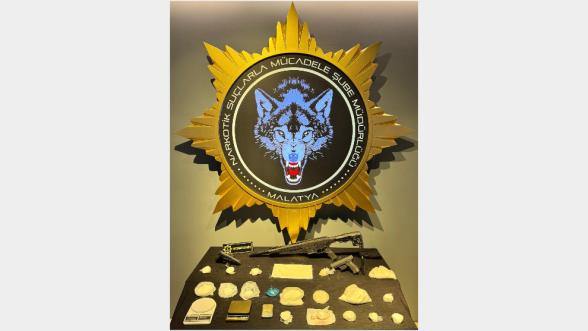 Metamfetamin hesapları bozuldu: Polis baskını tam isabet!