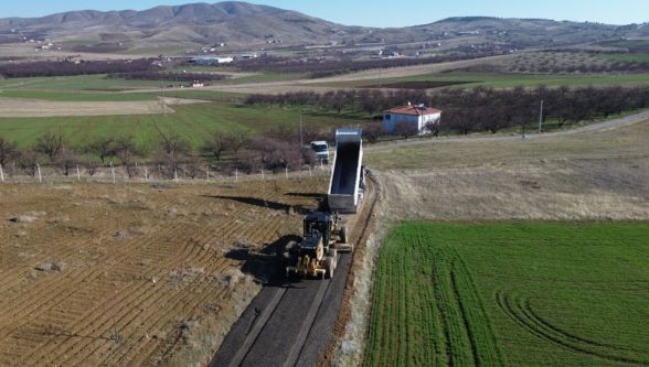  Yenice Mahallesi'nde Yola Yenileme 