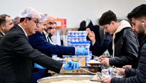 Yeşilyurt Belediyesinden Öğrenci ve Hastalara İftar Sofrası