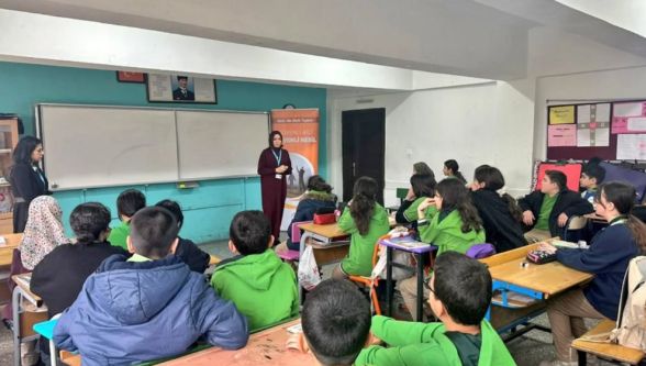 Yeşilyurt'ta "Güvenli Aile, Güvenli Nesil" Projesiyle Okullarda Eğitim Seferberliği