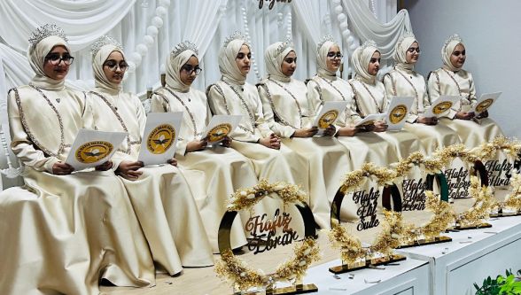 Yeşilyurt'ta Hafızlık Merasimi: 9 Genç Öğrenci İcazetini Teslim Aldı