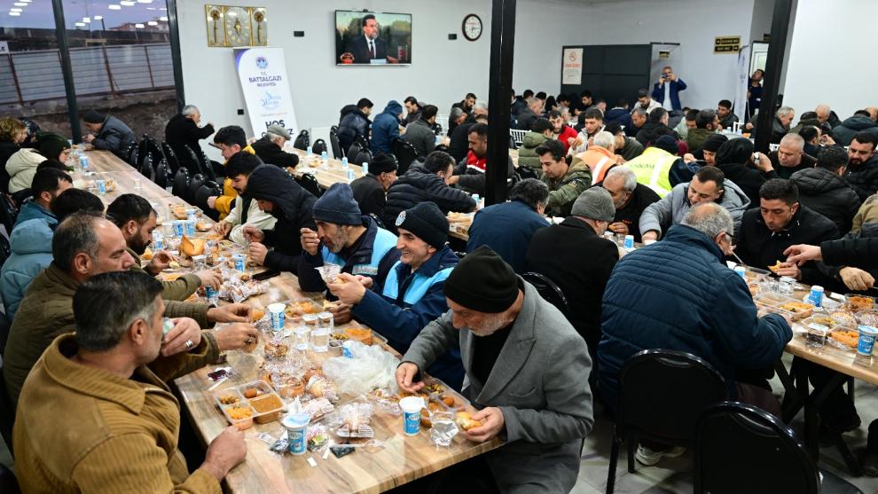 İftarını Bu Yıl Restoranda Veriyor