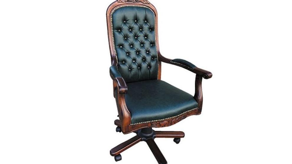 Akçadağlı müdürü makam koltuğu için yemişler!..