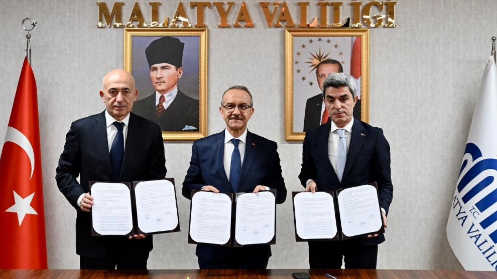 Erman Ilıcak'tan Memleketine Vefa: 56 Derslikli İki Okul Birden