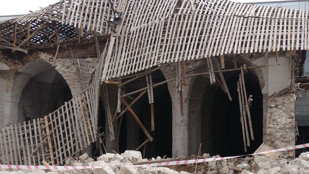 Tarihi Camiyi Güçlendireceklerdi, Yıktılar