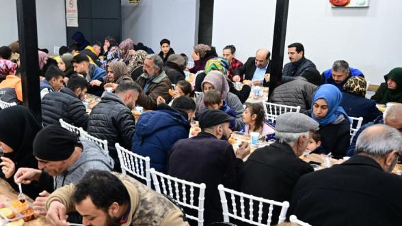 Battalgazi Belediyesi Hizmet Lokantası'nda iftar programı düzenliyor