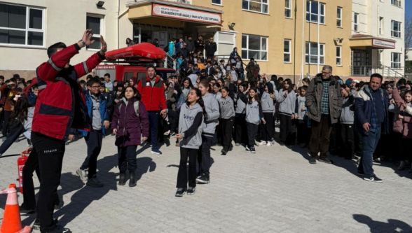 Deprem Gerçeğiyle Yüzleşen Çocuklar: Malatya'da Acı Tecrübeler Derse Dönüştü