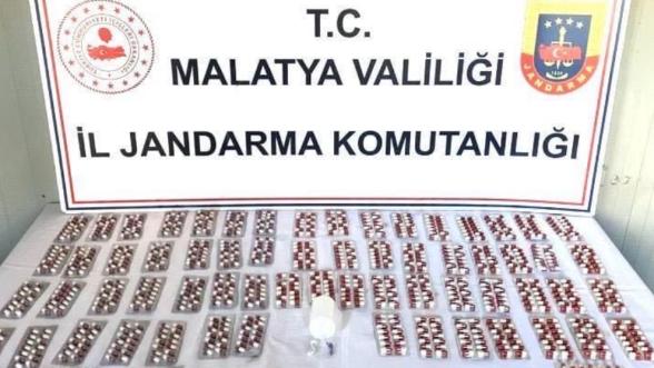 İki Şüphelinin Evinden Neler Çıktı? Battalgazi Jandarması Düğmeye Bastı!