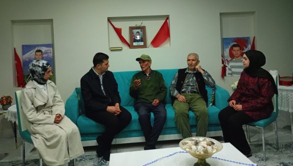 "İlk Telefonumu 40 Yaşında Aldım, Siz Dikkat Edin"