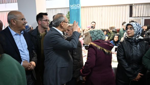 Kimsesizlerin sofrasına Vali ve Başkan konuk oldu