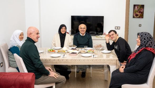 Mamoşun sahur sofrasında misafirleri