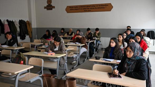 Üniversite hayali için öğrencilere destek