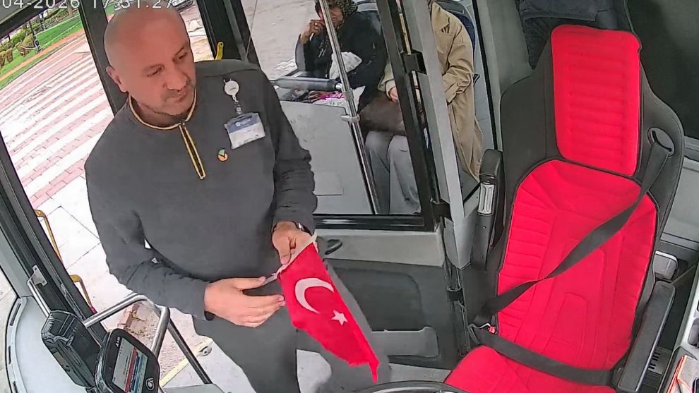 MOTAŞ Şoförü Şenkan Arıkan'dan Alkış Alan Türk Bayrağı Duyarlılığı